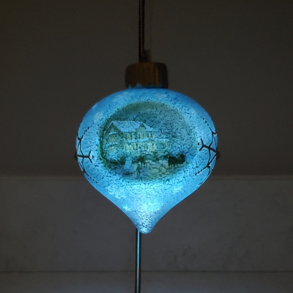 Thomas Kinkade "Light Up the Season" Luminary Glass Ornament Set - Picture 3 of 16